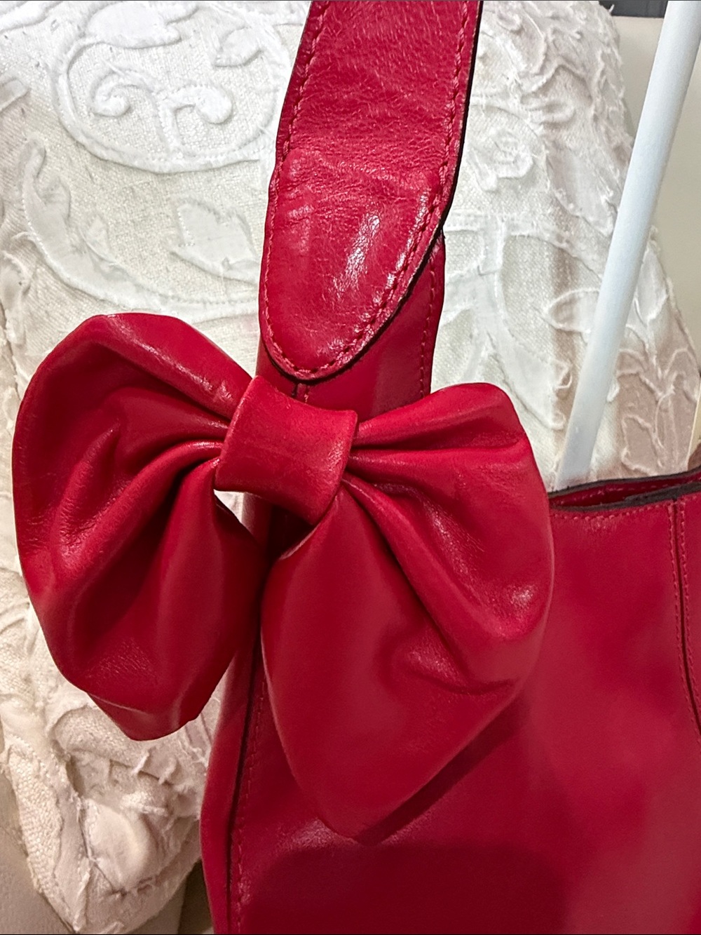 Patricia Nash Vibrant Red Leather Shoulder Bag with Bow Accents - Picture 3 of 6